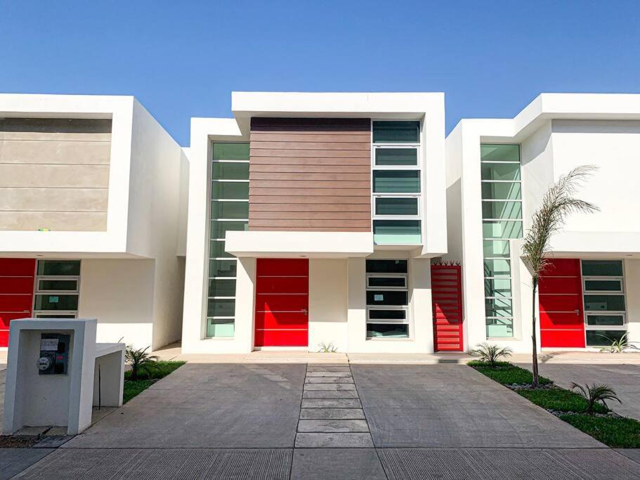 Casa Moderna Y Elegante En El Corazon De Ensenada!